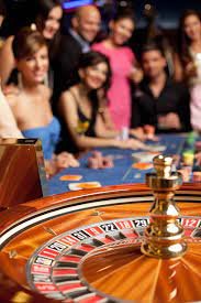 Layar login dan pendaftaran aplikasi dana slot77 dengan verifikasi OTP